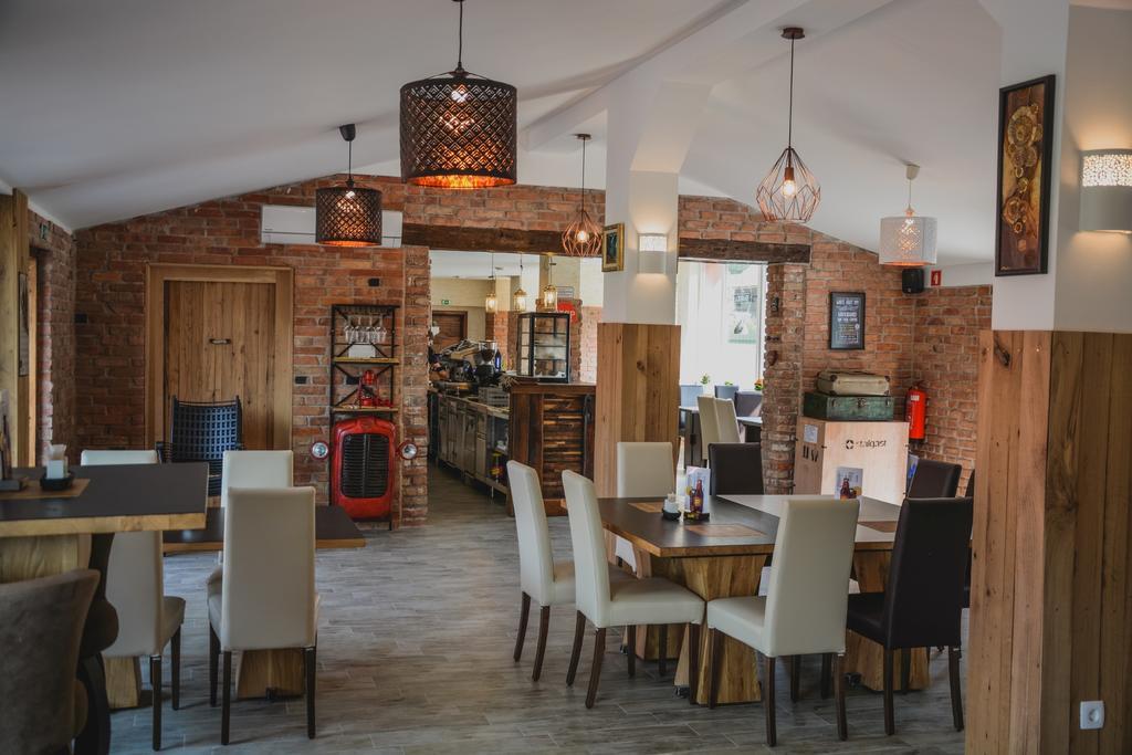 فندق Ta Fabrika Restavracija,Pizzerija In Prenocisca Dravograd المظهر الخارجي الصورة